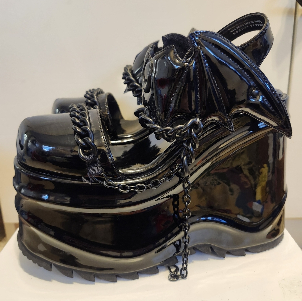 Demonia Cult "Wave-20 Bat Chain" Black Patent 6" Gothic Platform Shoes Size 9 - Picture 2 of 11